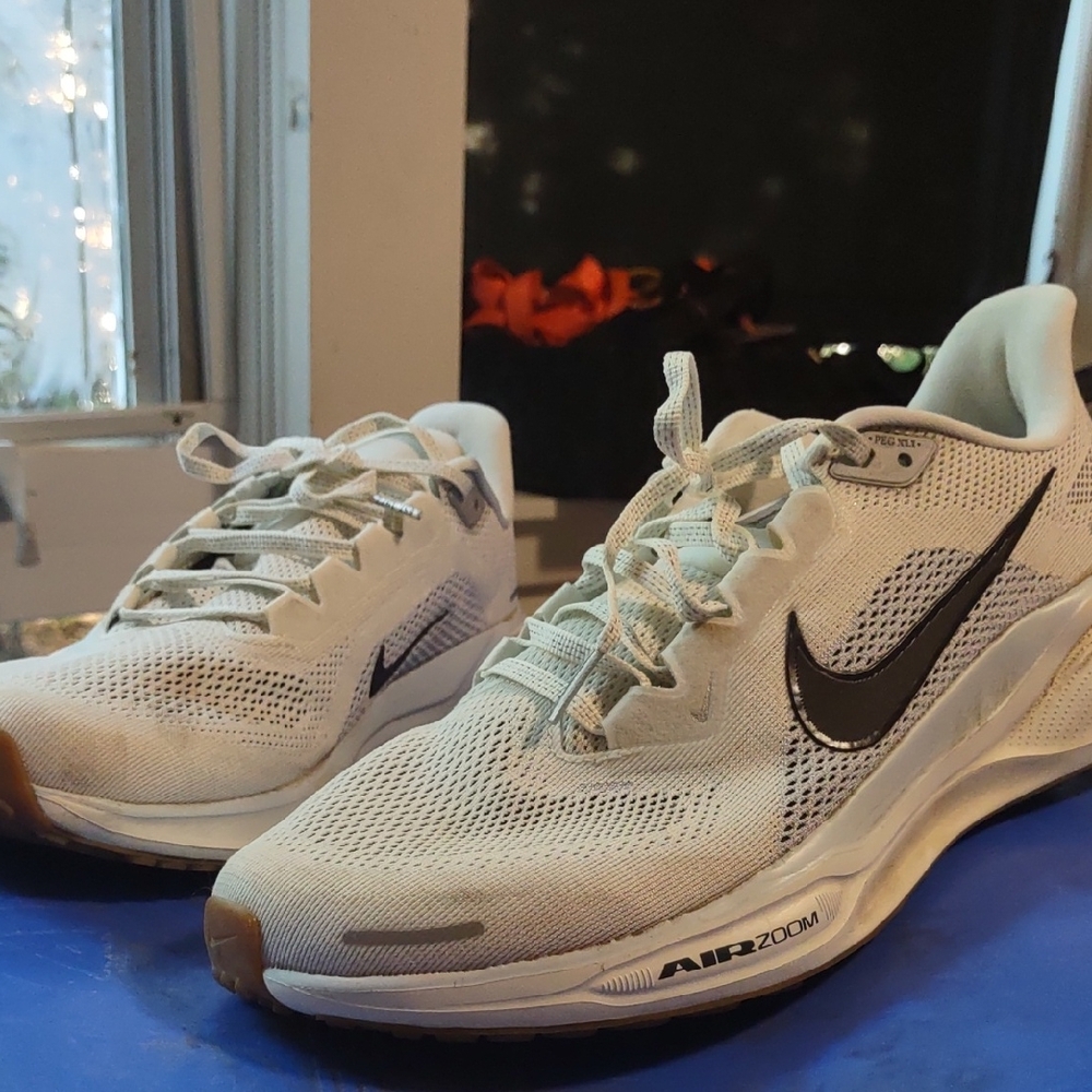 Nike White and Black Athletic Shoes with Breathable Mesh